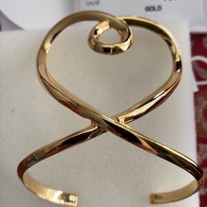 New Chloe Gold heart Cuff Bracelet